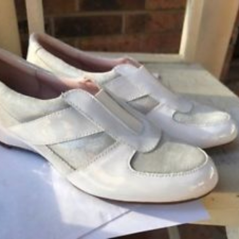 Taryn Rose Pooms Metallic Low Wedge Traveler Shoe